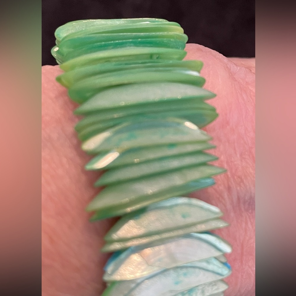 CUT STONE STRETCH LIME GREEN BRACELET. Cute. Casual. Dressy.